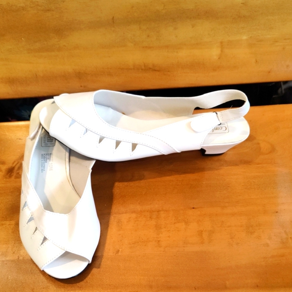 Comfort+Well By Beacon White/Cream Heeled Sandals Size 10